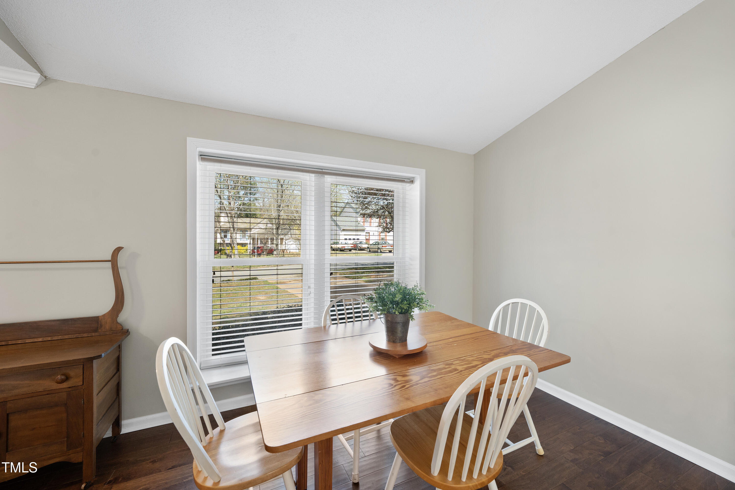 103 Willoughby Lane Cary, NC 27513 - Photo 5 of 21 Dining area