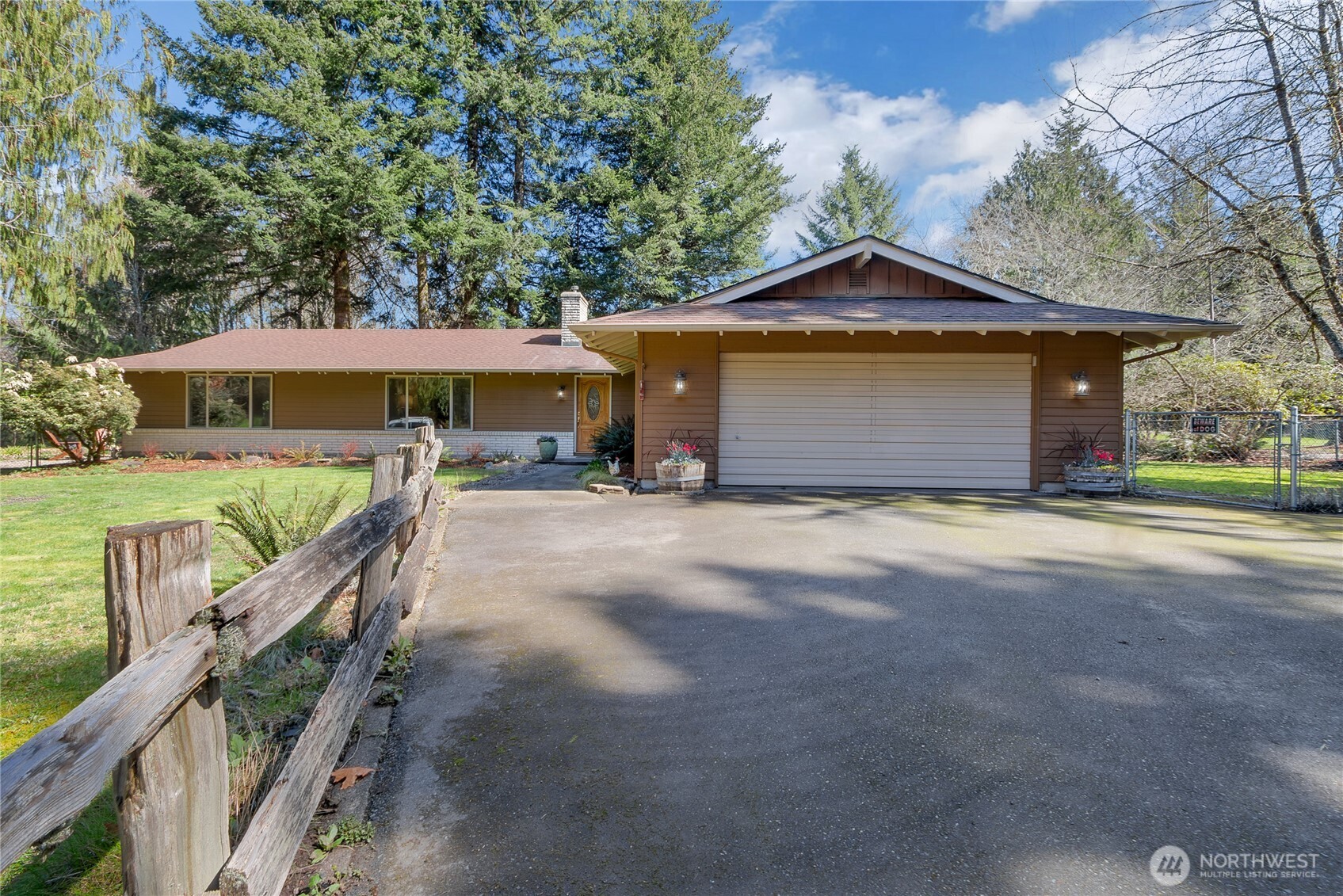 102-40 Crumb Road Morton, WA 98356 - Photo 3 of 40 a front view of a house with a yard