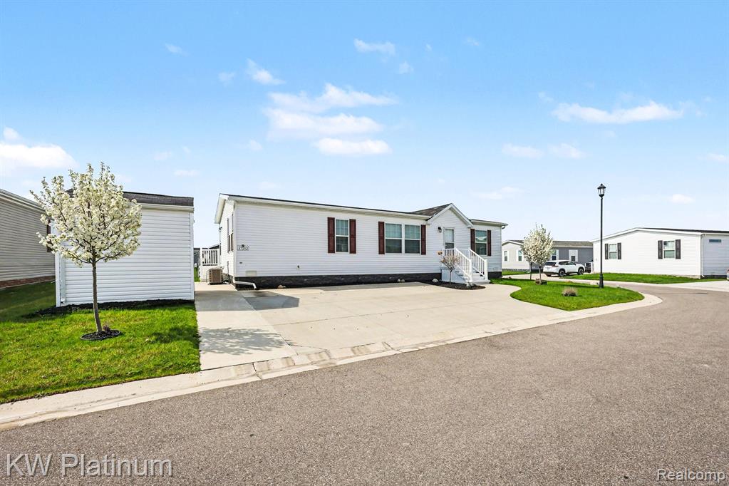 57512 Mill Point Road New Haven, MI 48048 - Photo 2 of 26
