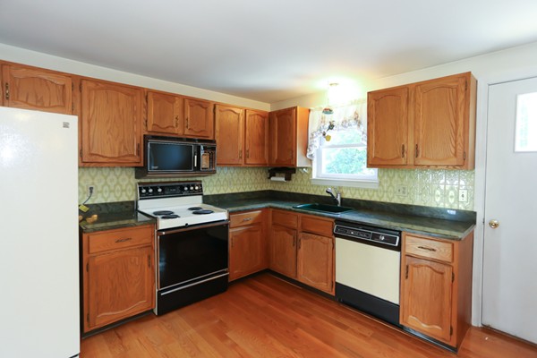 18 Honeysuckle Road Gloucester, MA 01930 - Photo 4 of 12 Gallery Image 4