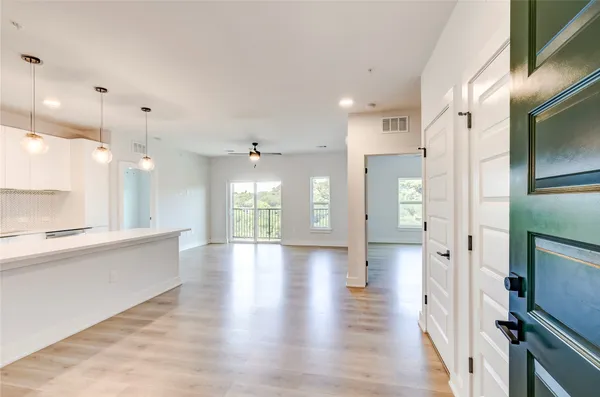 $3,000 | 2500 Longview Street, Unit 402, Austin, TX 78705