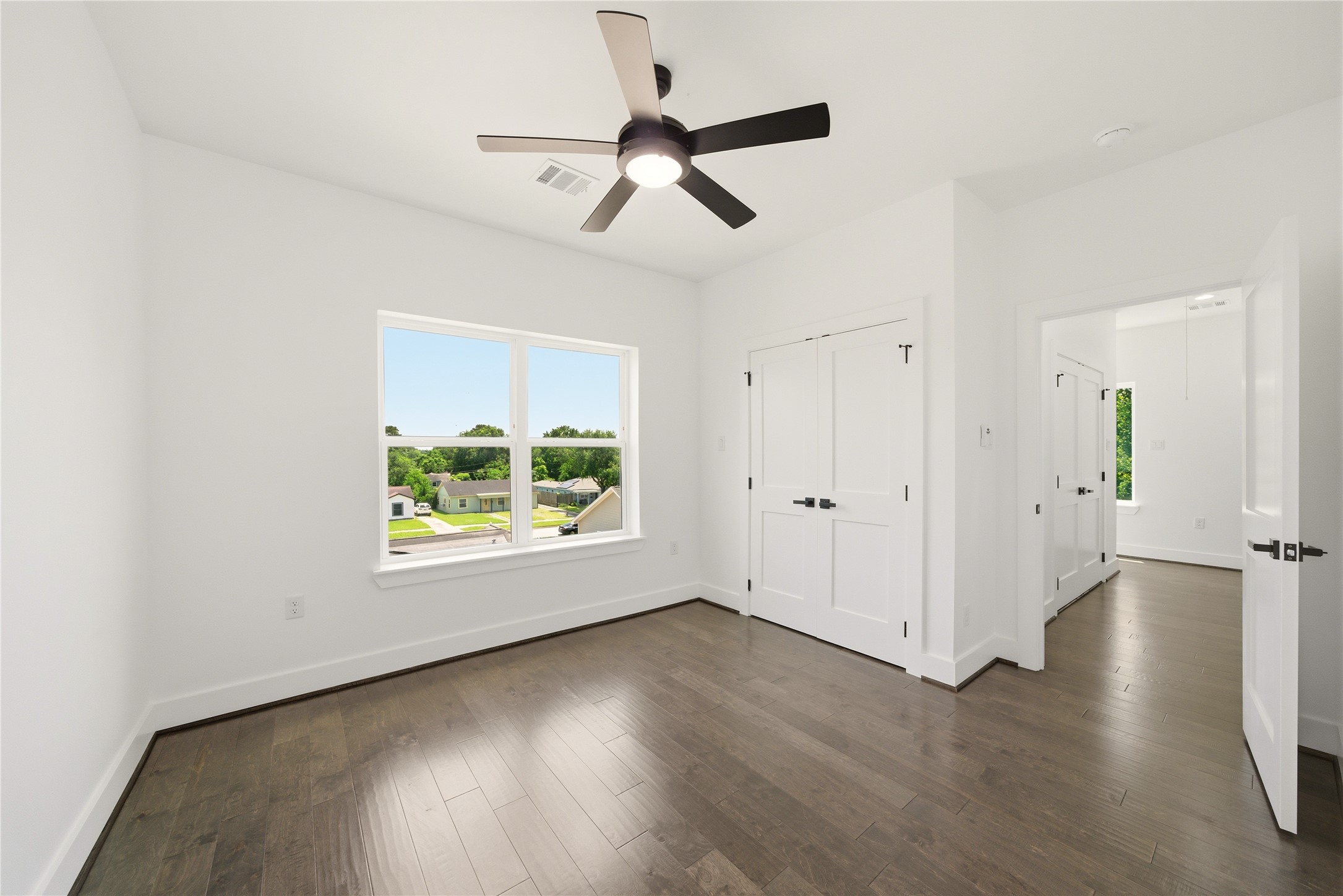 5024 Winnetka Street, Unit A Houston, TX 77021 - Photo 11 of 19 Bedroom on third floor