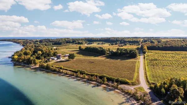 $1,250,000 | 1 Cherry Beach, Suttons Bay, MI 49682