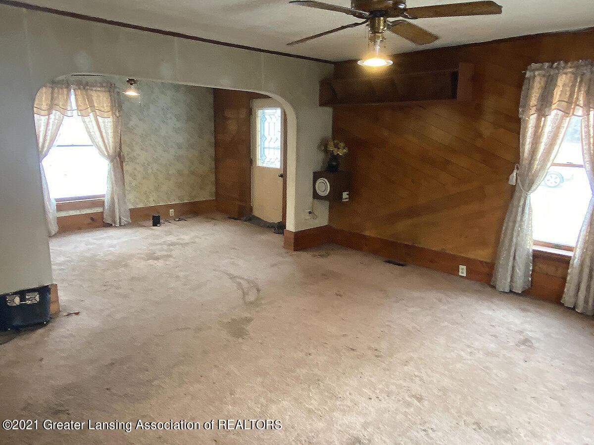 1601 South College Road Mason, MI 48854 - Photo 18 of 35 15-living-to-dining