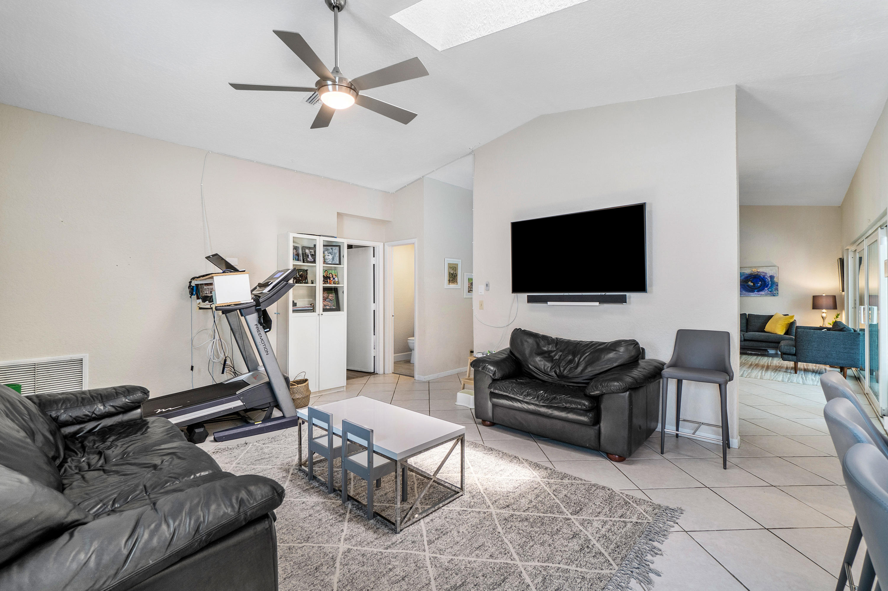 7318 Texas Trail Boca Raton, FL 33487 - Photo 11 of 36 011-7318TexasTrail-BocaRaton-FL-33487-FU