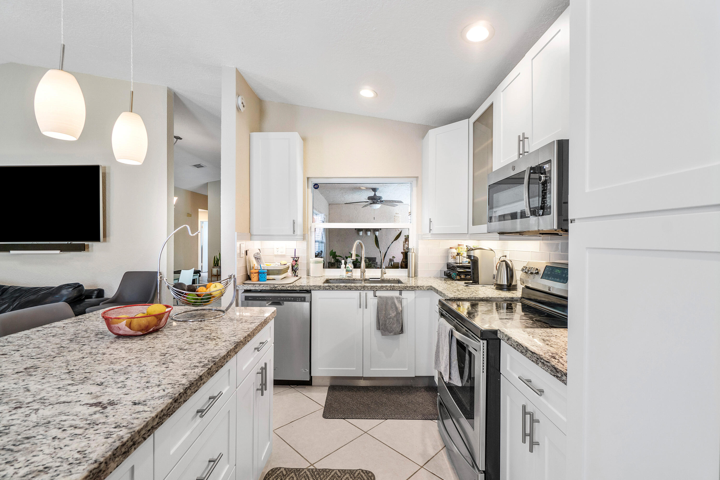 7318 Texas Trail Boca Raton, FL 33487 - Photo 14 of 36 013-7318TexasTrail-BocaRaton-FL-33487-FU