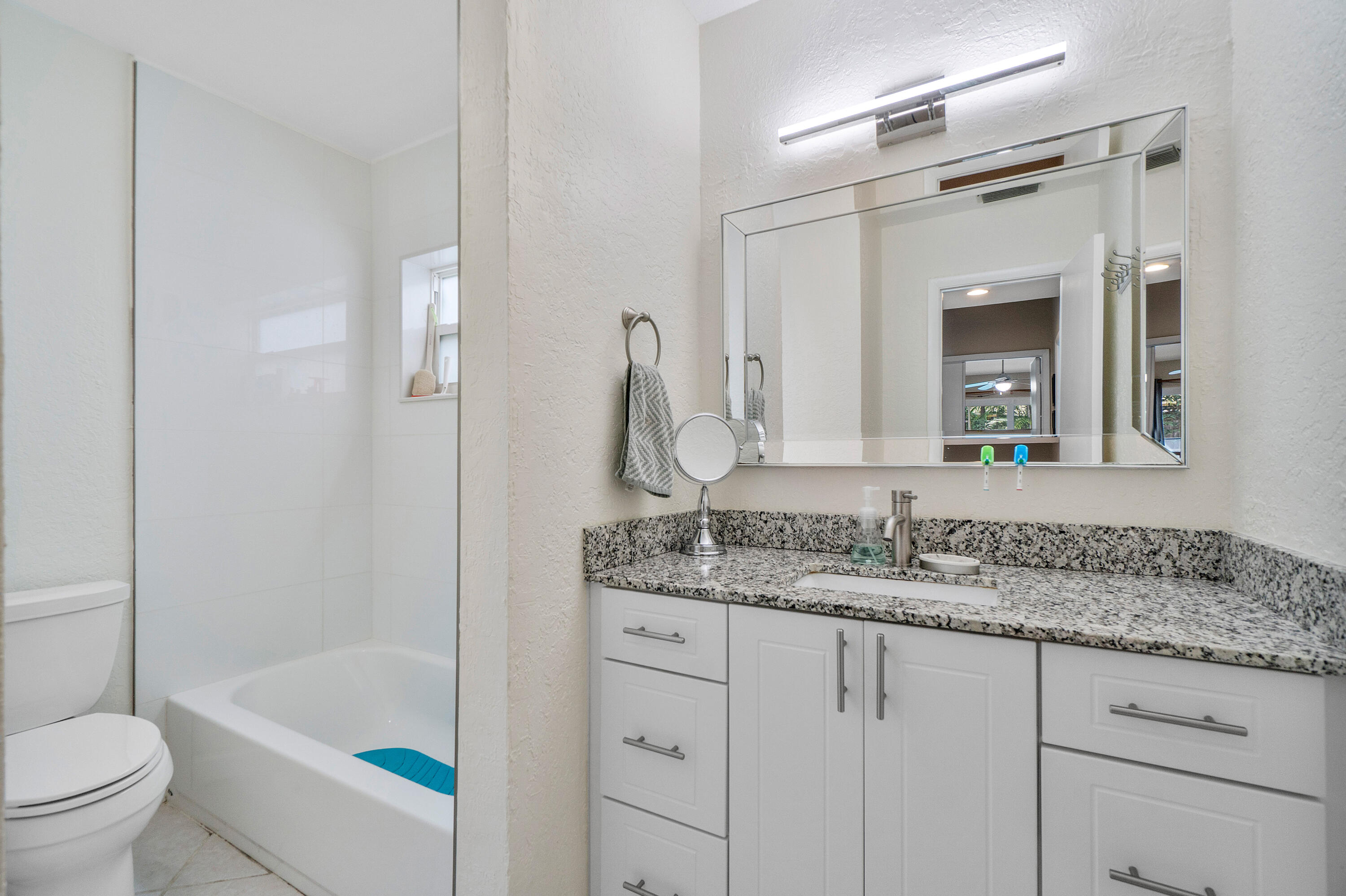 7318 Texas Trail Boca Raton, FL 33487 - Photo 22 of 36 019-7318TexasTrail-BocaRaton-FL-33487-FU