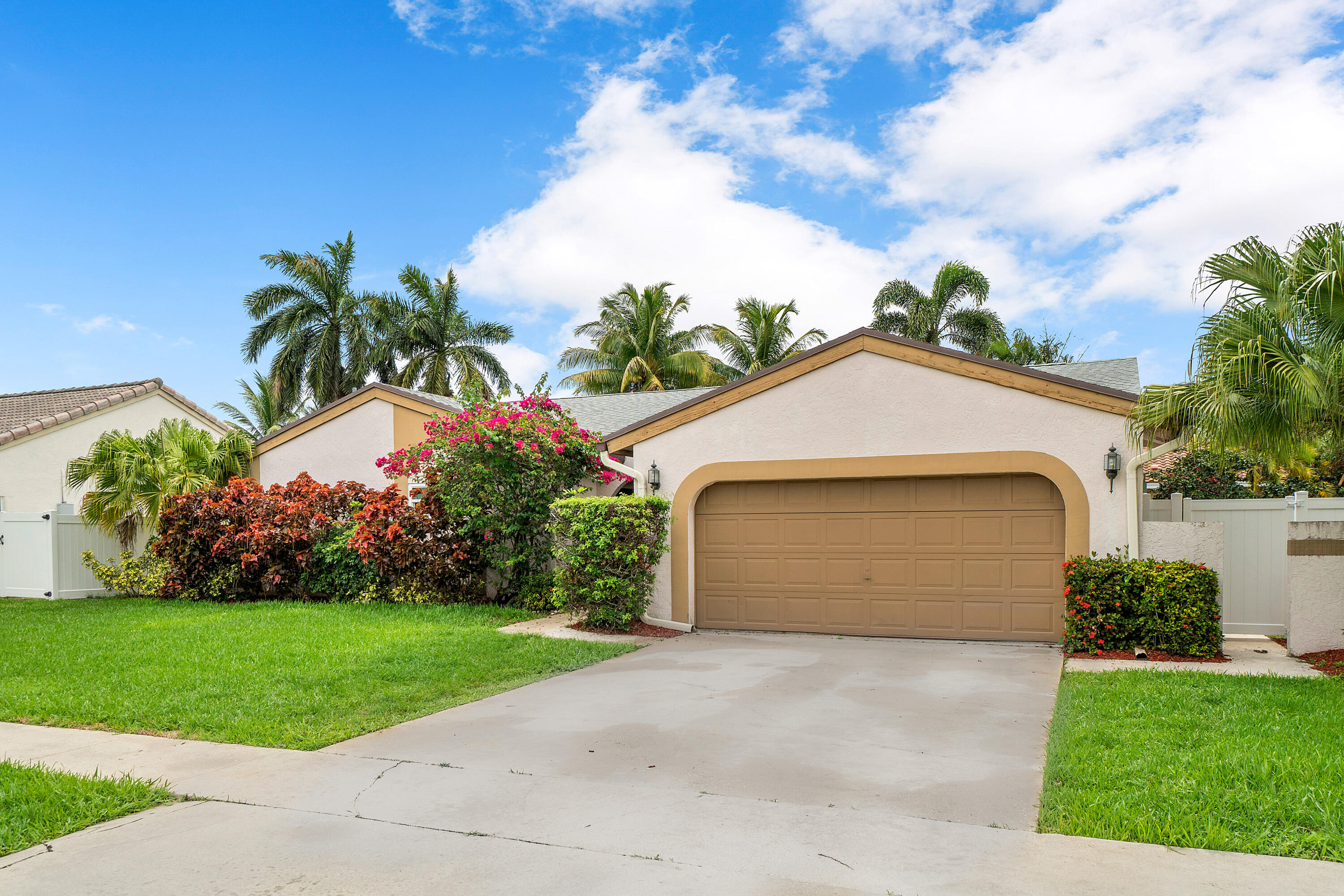7318 Texas Trail Boca Raton, FL 33487 - Photo 3 of 36 003-7318TexasTrail-BocaRaton-FL-33487-FU