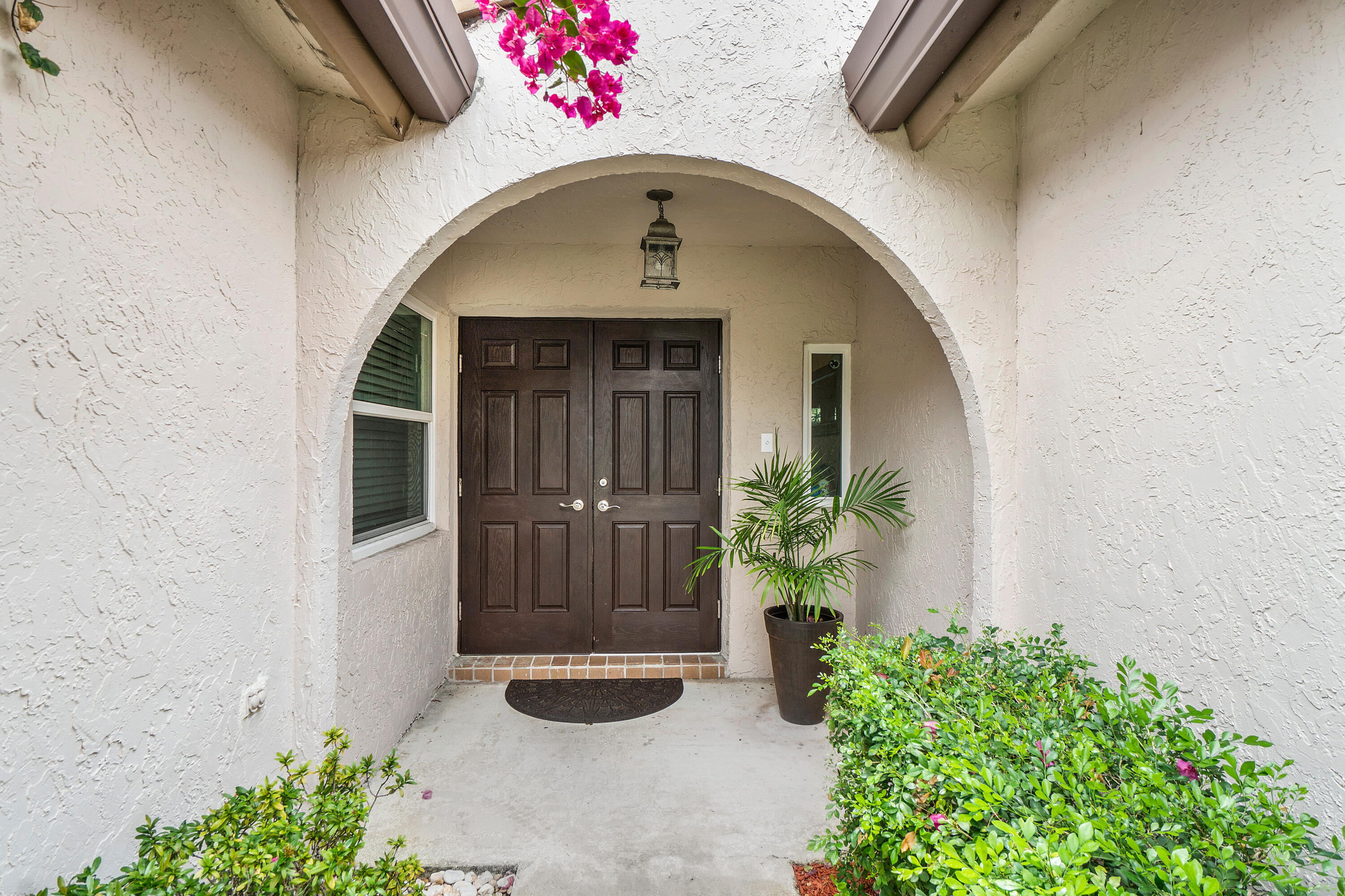 7318 Texas Trail Boca Raton, FL 33487 - Photo 4 of 36 004-7318TexasTrail-BocaRaton-FL-33487-FU