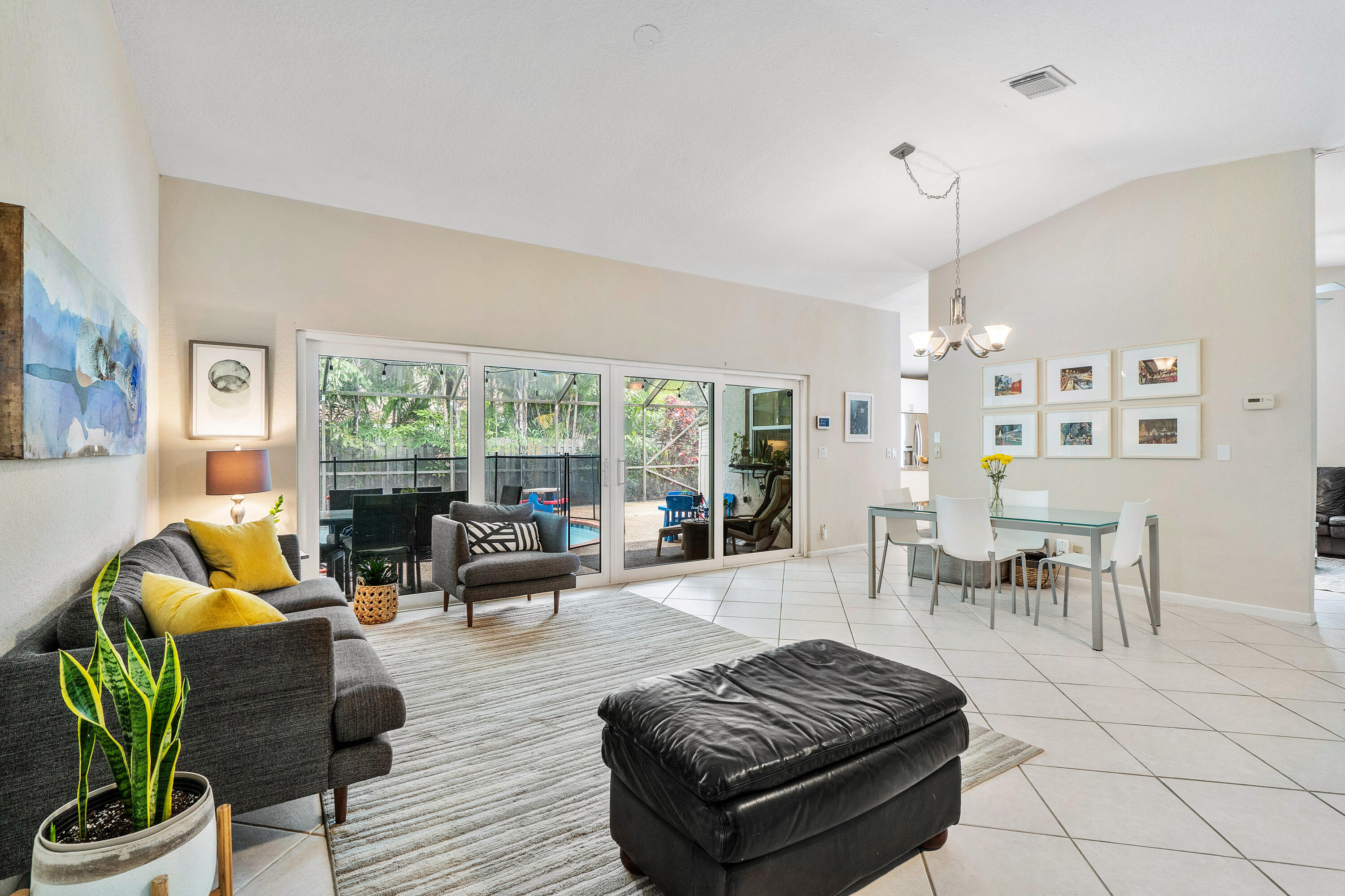 7318 Texas Trail Boca Raton, FL 33487 - Photo 7 of 36 007-7318TexasTrail-BocaRaton-FL-33487-FU