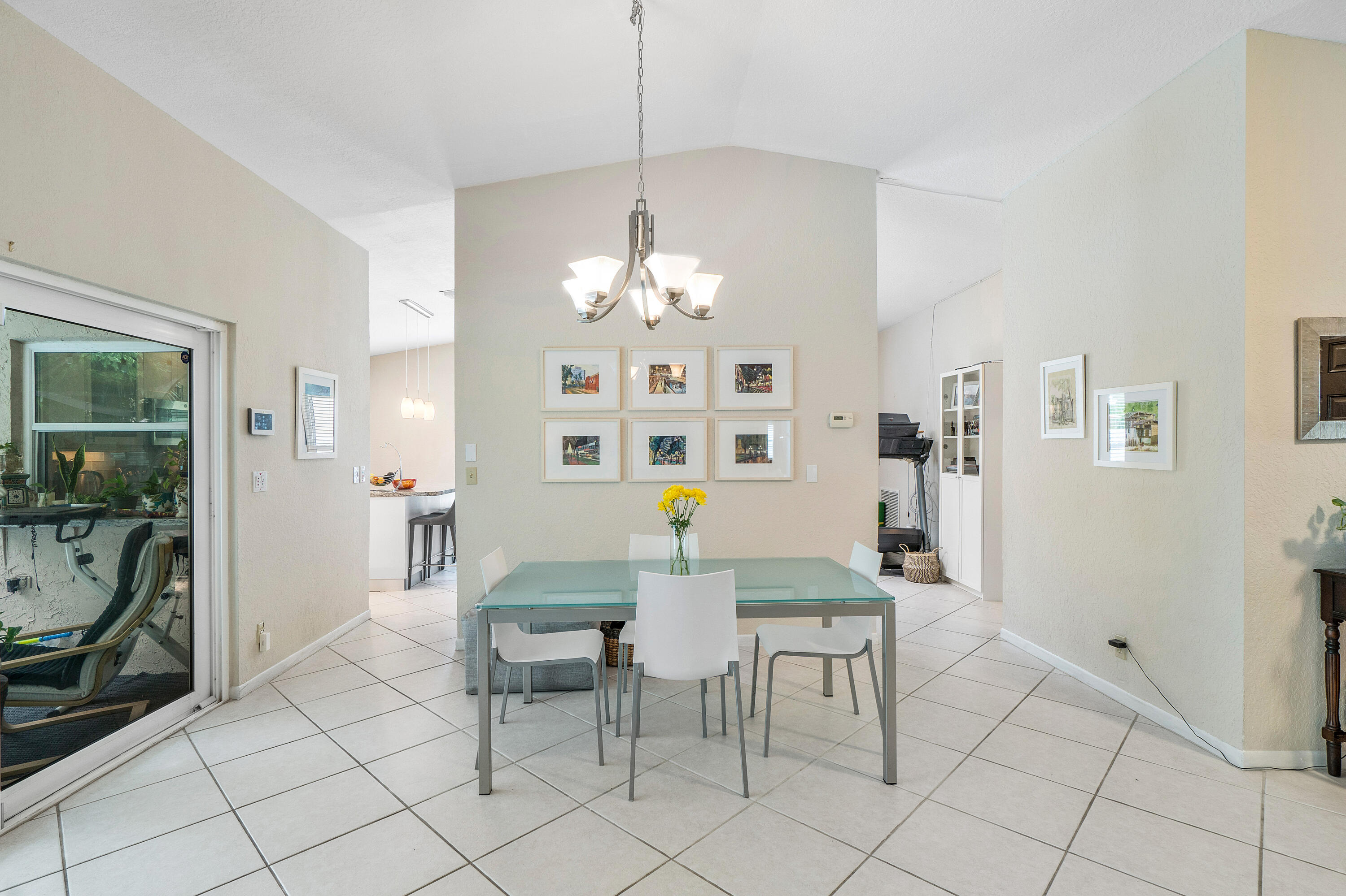 7318 Texas Trail Boca Raton, FL 33487 - Photo 9 of 36 009-7318TexasTrail-BocaRaton-FL-33487-FU
