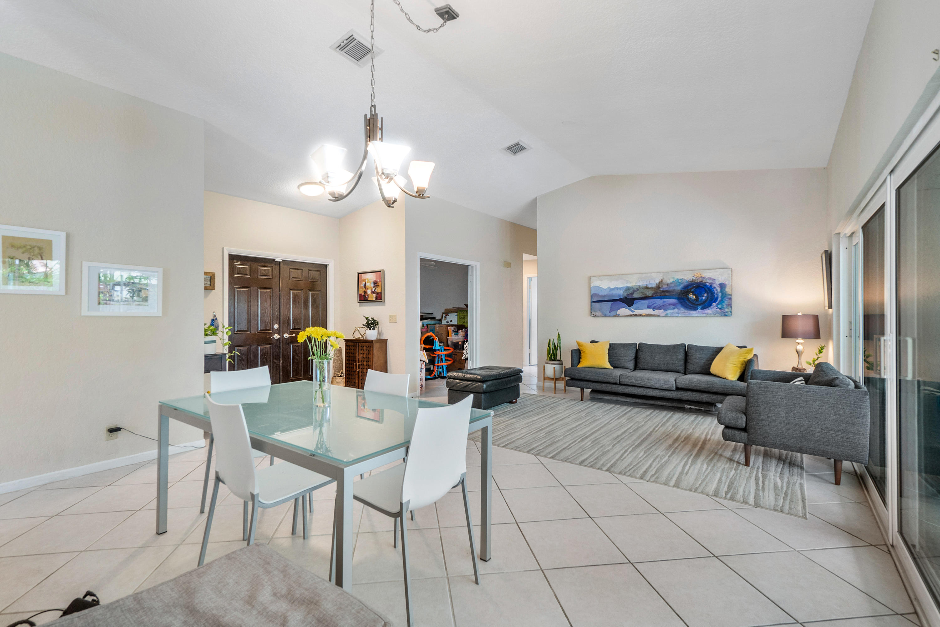 7318 Texas Trail Boca Raton, FL 33487 - Photo 10 of 36 010-7318TexasTrail-BocaRaton-FL-33487-FU