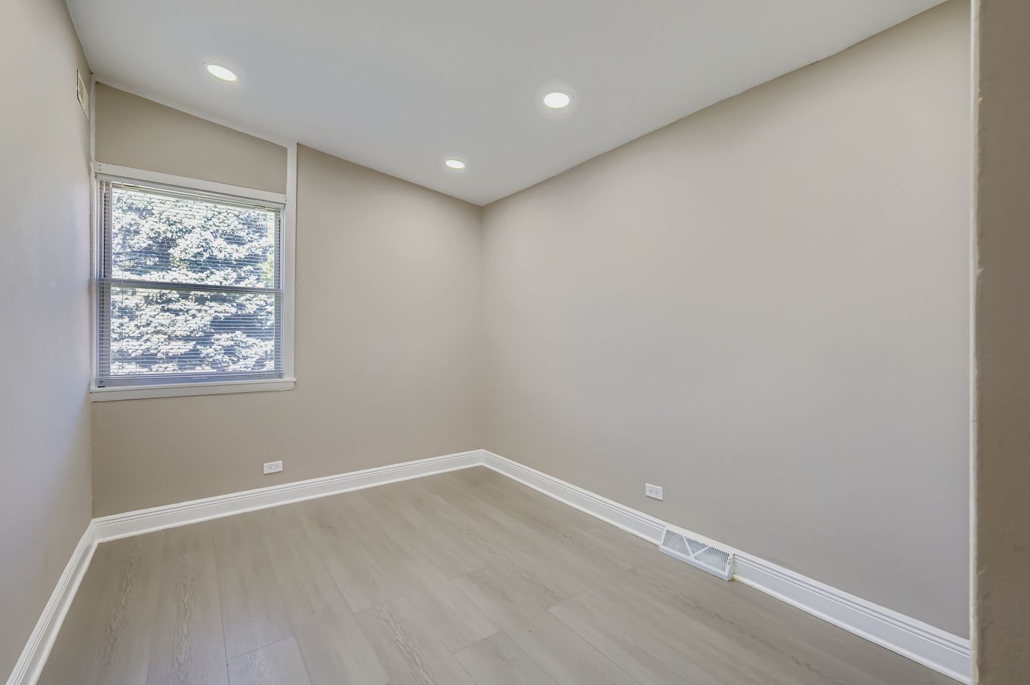 2131 Ash Street, Unit G Des Plaines, IL 60018 - Photo 11 of 16 an empty room with wooden floor and windows