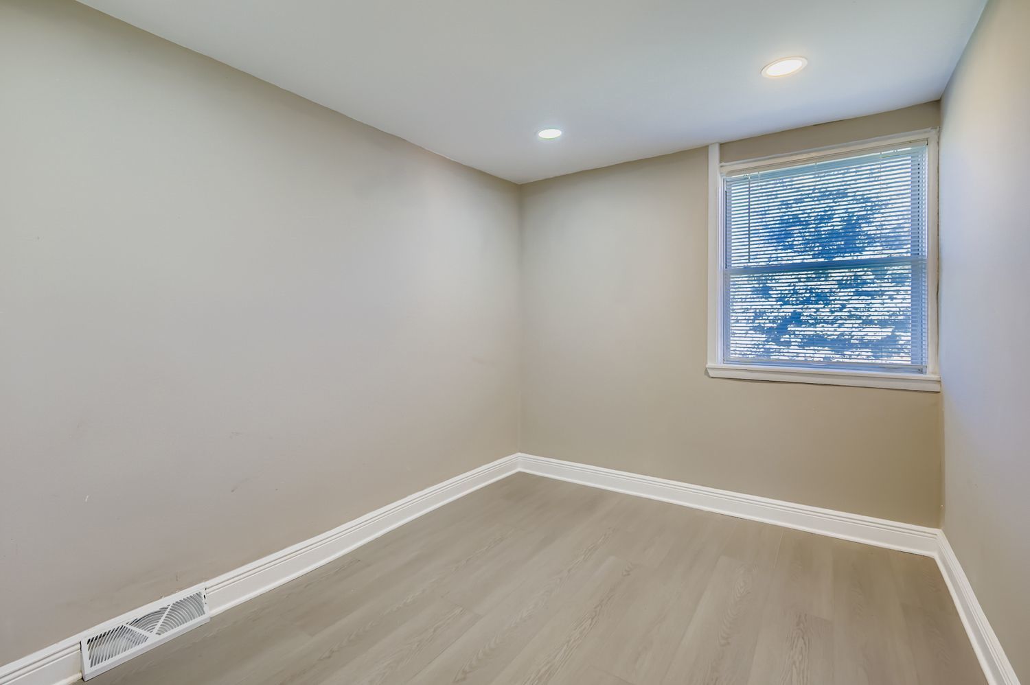 2131 Ash Street, Unit G Des Plaines, IL 60018 - Photo 12 of 16 wooden floor in a room