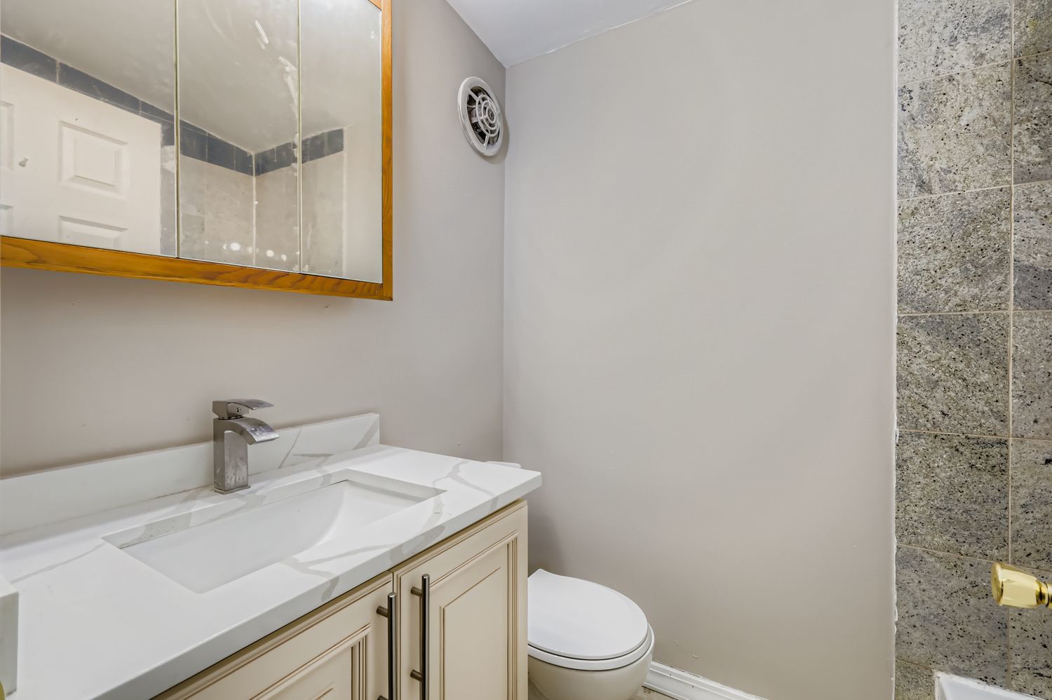 2131 Ash Street, Unit G Des Plaines, IL 60018 - Photo 10 of 16 a bathroom with a sink a toilet and vanity