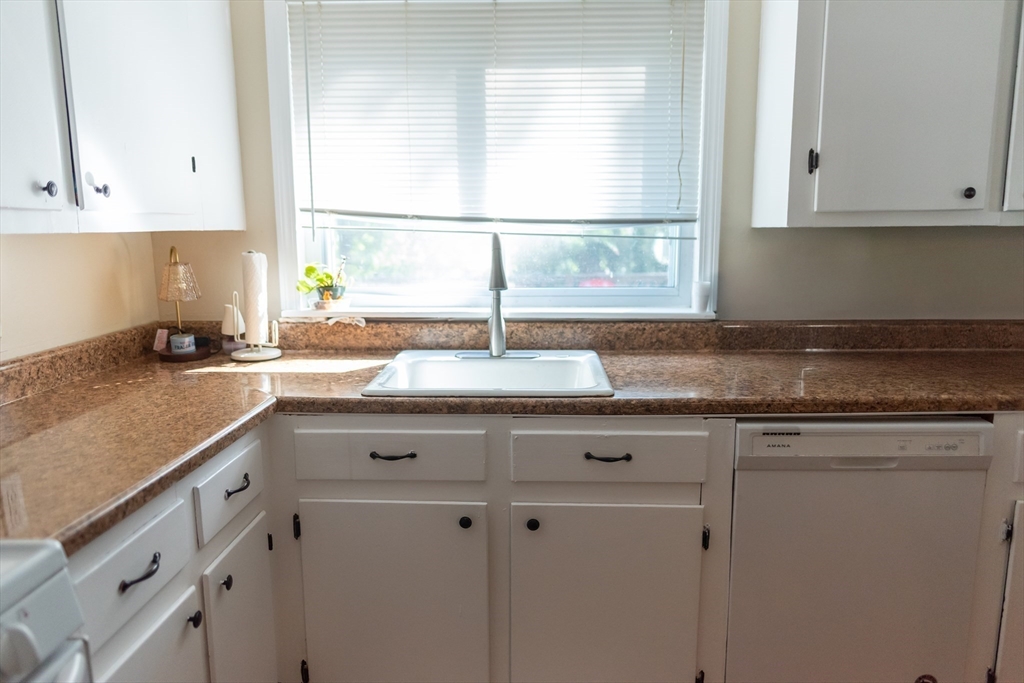 26 Sunset Road Dracut, MA 01826 - Photo 5 of 37
