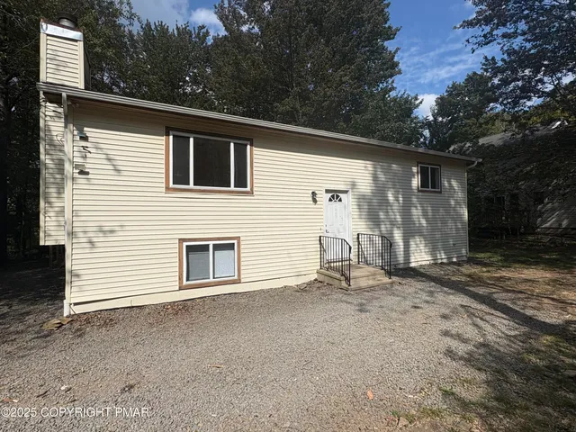 a view of a house with a backyard