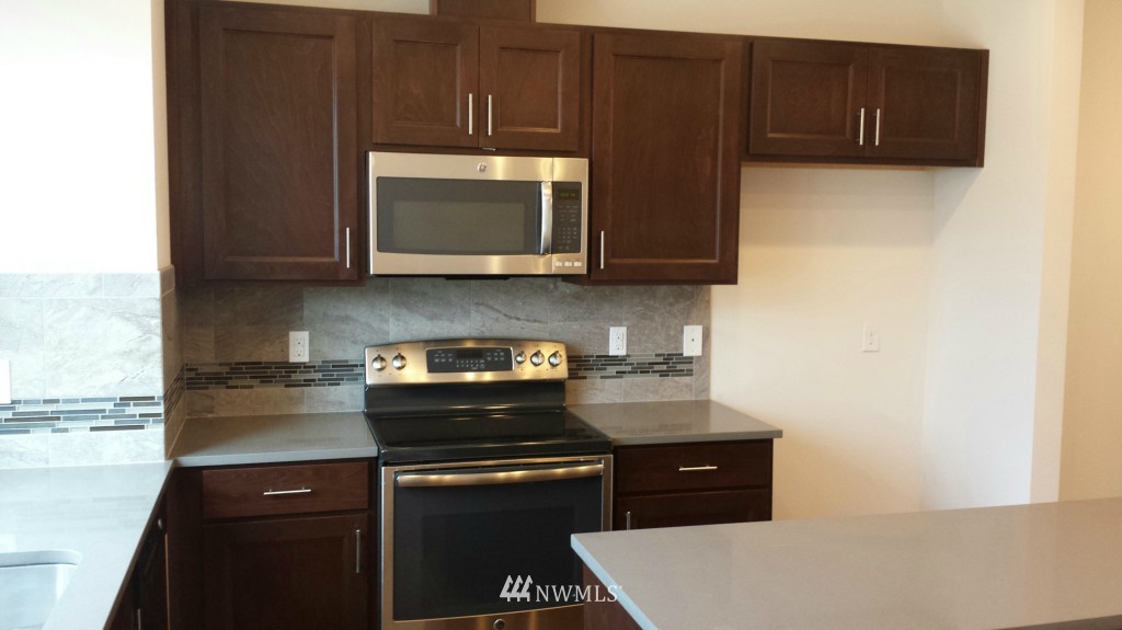 6536 High Point Drive Southwest, Unit 1 4 Seattle, WA 98126 - Photo 3 of 9 Gallery Image 3