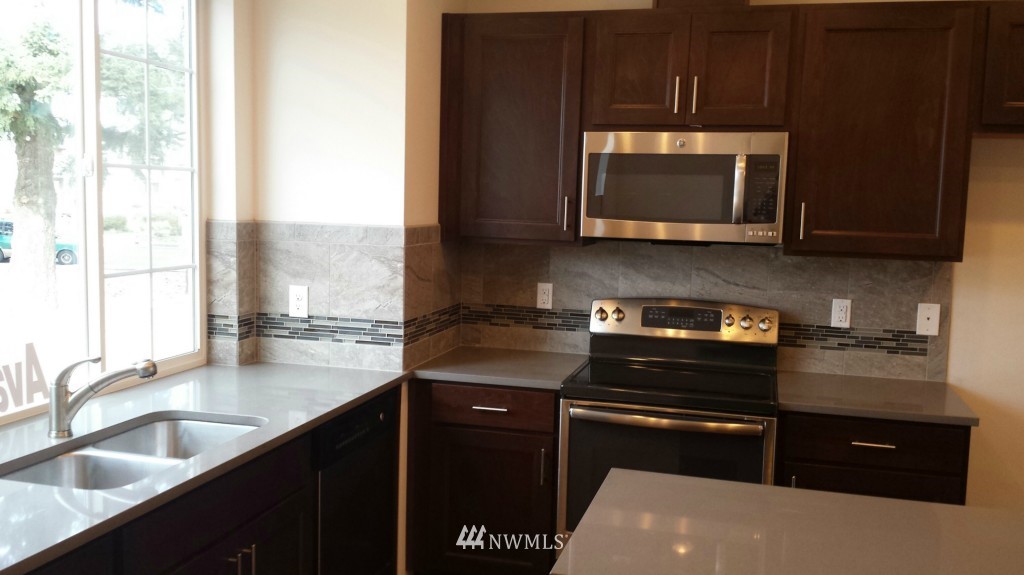 6536 High Point Drive Southwest, Unit 1 4 Seattle, WA 98126 - Photo 4 of 9 Gallery Image 4