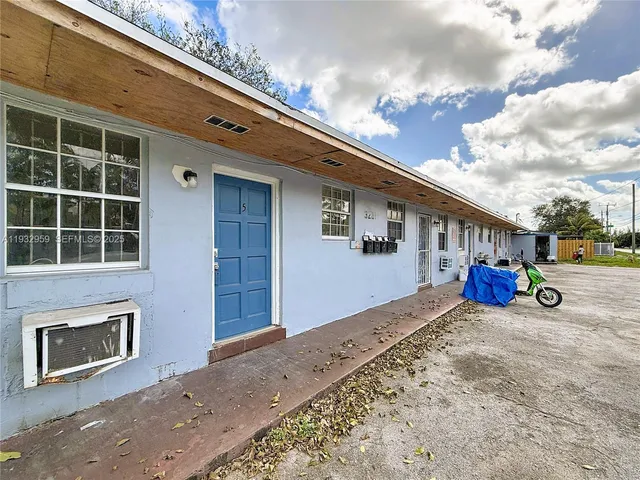 $1,300 | 3291 Northwest 132nd Terrace, Unit 5, Opa-Locka, FL 33054