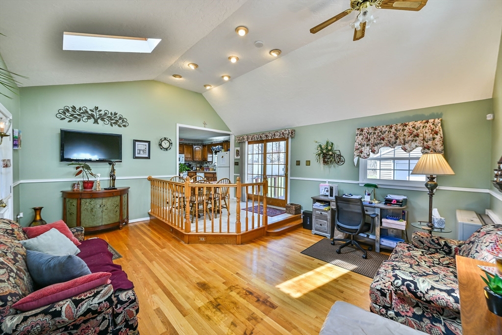 22 Trahan Avenue Worcester, MA 01604 - Photo 11 of 36