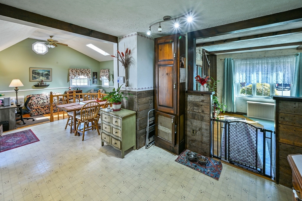 22 Trahan Avenue Worcester, MA 01604 - Photo 17 of 36