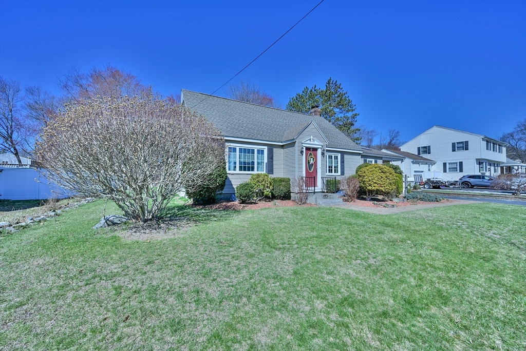 22 Trahan Avenue Worcester, MA 01604 - Photo 2 of 36