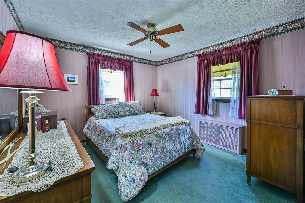 22 Trahan Avenue Worcester, MA 01604 - Photo 28 of 36