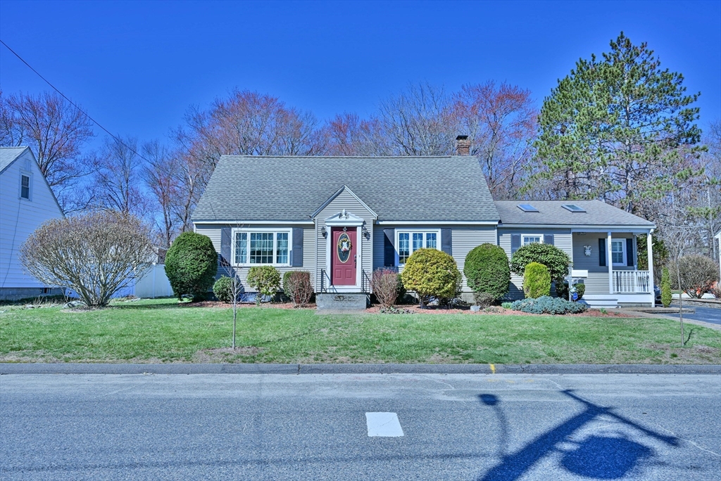 22 Trahan Avenue Worcester, MA 01604 - Photo 3 of 36