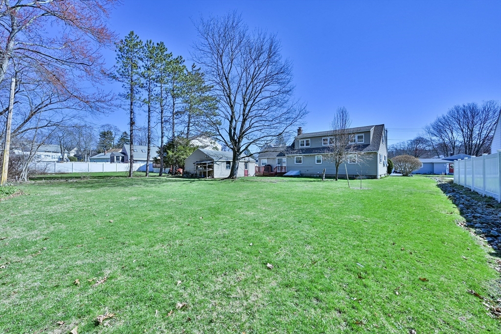 22 Trahan Avenue Worcester, MA 01604 - Photo 6 of 36