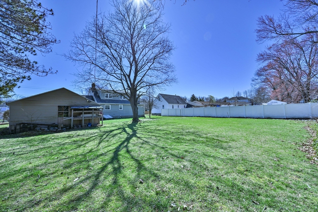 22 Trahan Avenue Worcester, MA 01604 - Photo 8 of 36