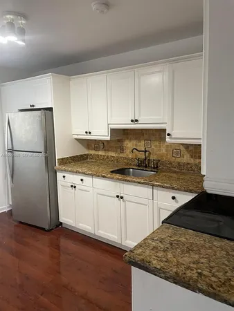 $1,800 | 222 Southwest 1st Street, Unit H5, Pompano Beach, FL 33060