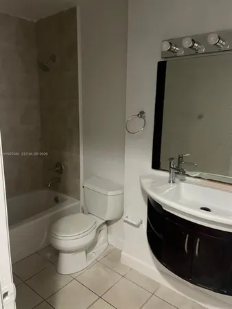 $1,800 | 222 Southwest 1st Street, Unit H5, Pompano Beach, FL 33060