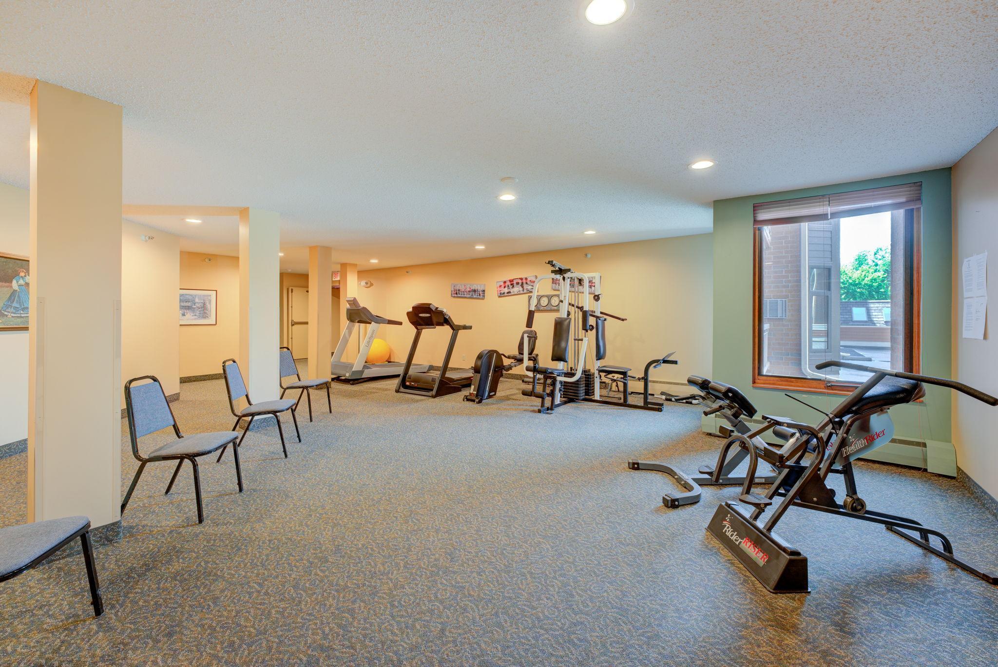 500 County B Road West, Unit 122 Roseville, MN 55113 - Photo 22 of 27