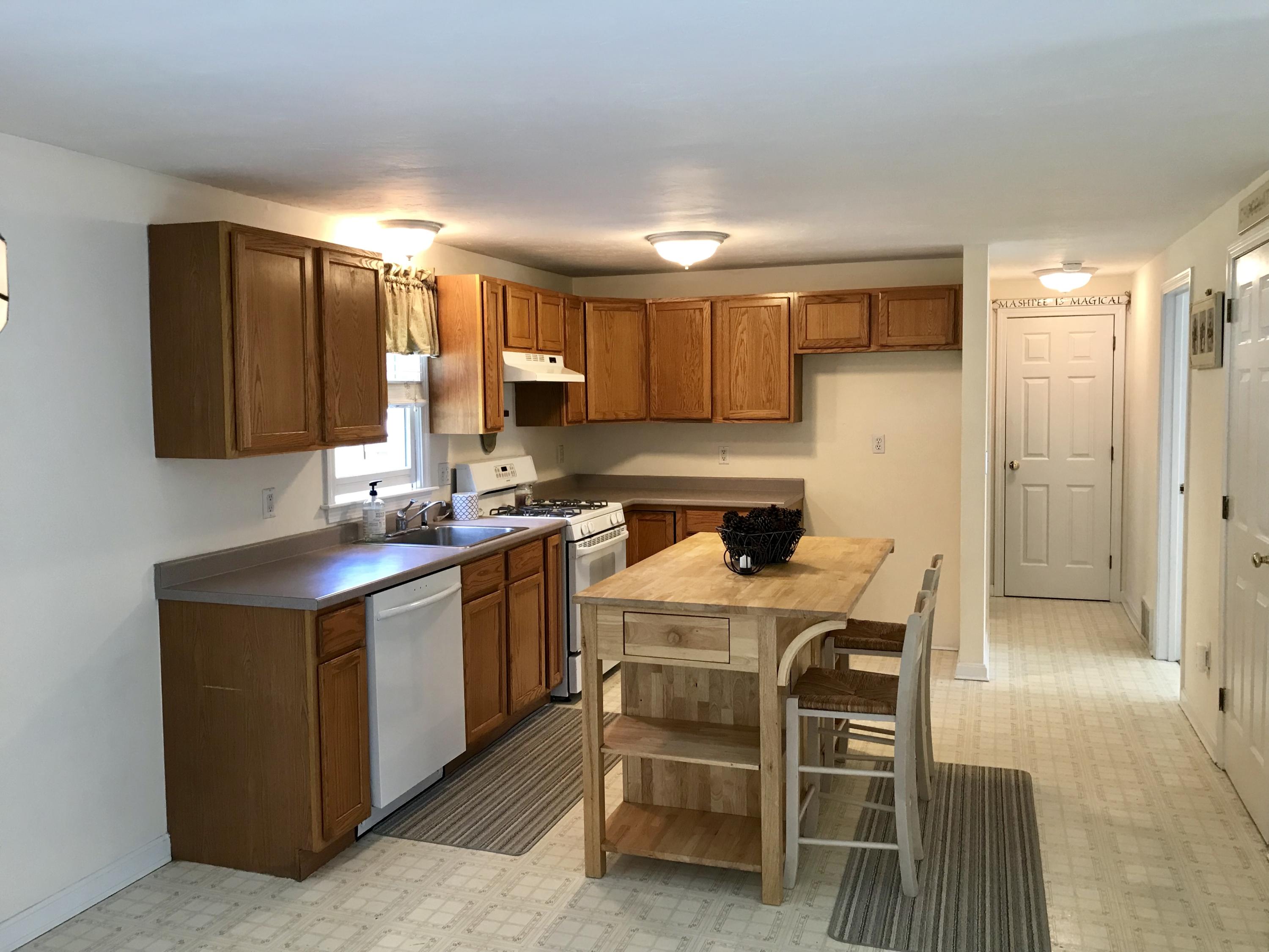 709 Old Barnstable Road Mashpee, MA 02649 - Photo 3 of 25 65457D4F-47E5-4524-A7AE-4FAD0671F471