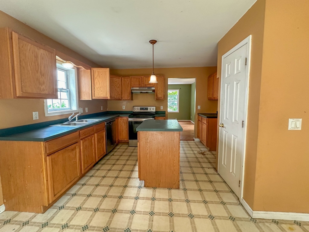 20 Groton Place Worcester, MA 01604 - Photo 8 of 15