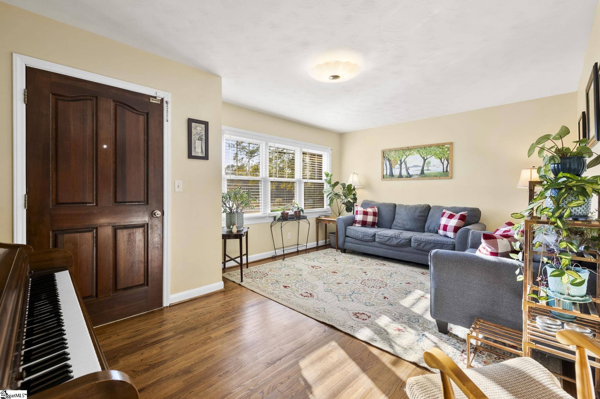 661 Cooley Road Gray Court, SC 29645 - Photo 4 of 40