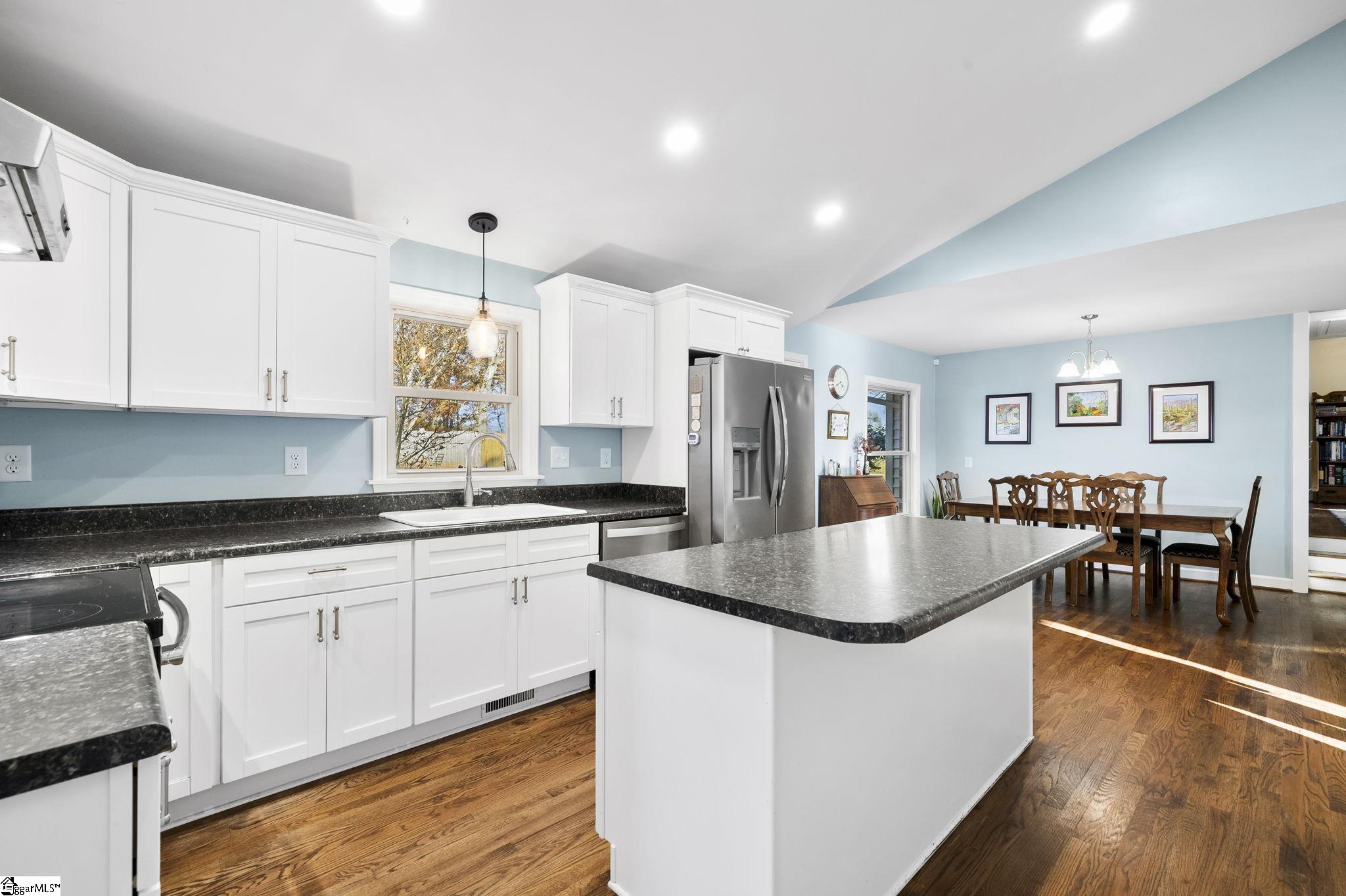 661 Cooley Road Gray Court, SC 29645 - Photo 8 of 40