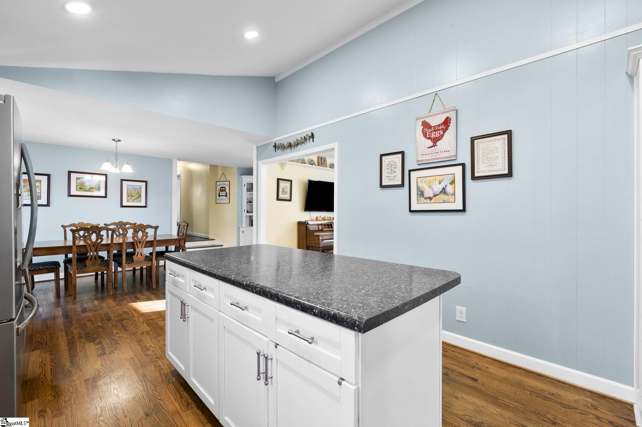 661 Cooley Road Gray Court, SC 29645 - Photo 9 of 40