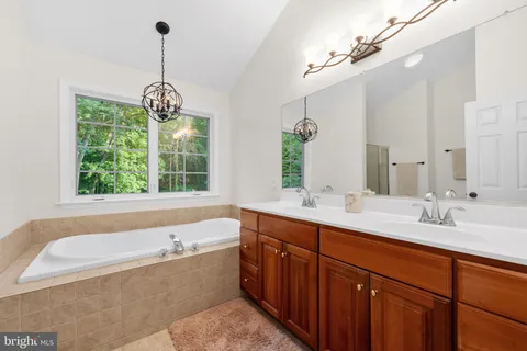 $649,000 | 100 Pine Tree Drive, Honey Brook, PA 19344