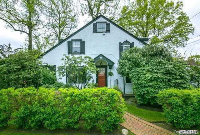 28 Vista Hill Road Great Neck, NY 11021 - Photo 2 of 6