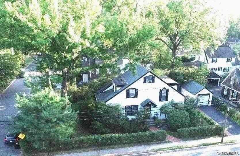 28 Vista Hill Road Great Neck, NY 11021 - Photo 4 of 6