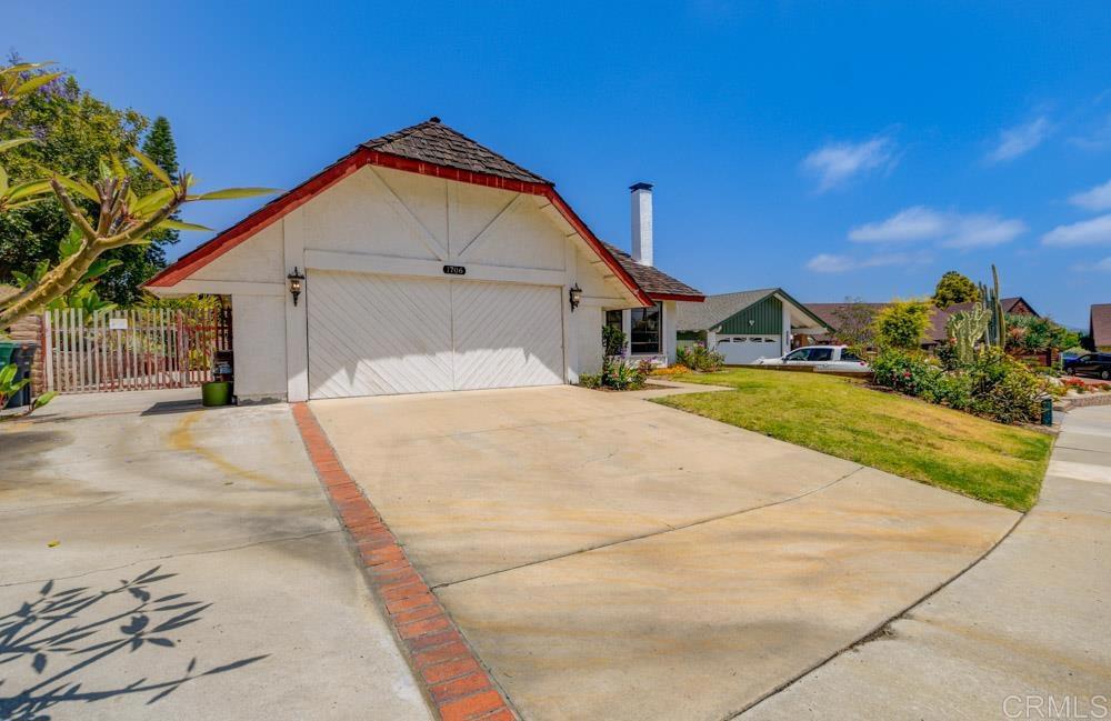 1706 Catalpa Road Carlsbad, CA 92011 - Photo 4 of 30 a view of backyard of the house