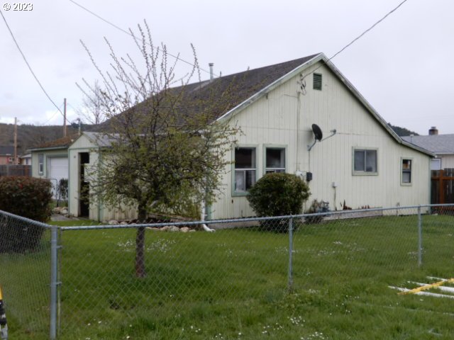 411 East 3rd Avenue Riddle, OR 97469 - Photo 12 of 21 a house view with a outdoor space