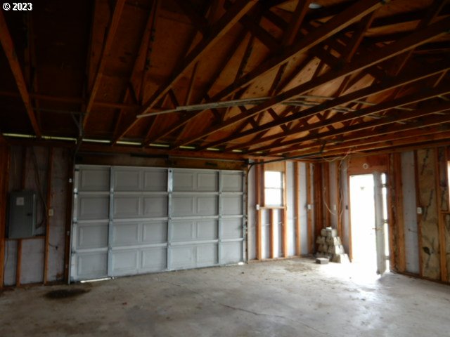 411 East 3rd Avenue Riddle, OR 97469 - Photo 19 of 21 a view of an empty room with a window
