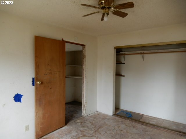 411 East 3rd Avenue Riddle, OR 97469 - Photo 9 of 21 a view of a hallway