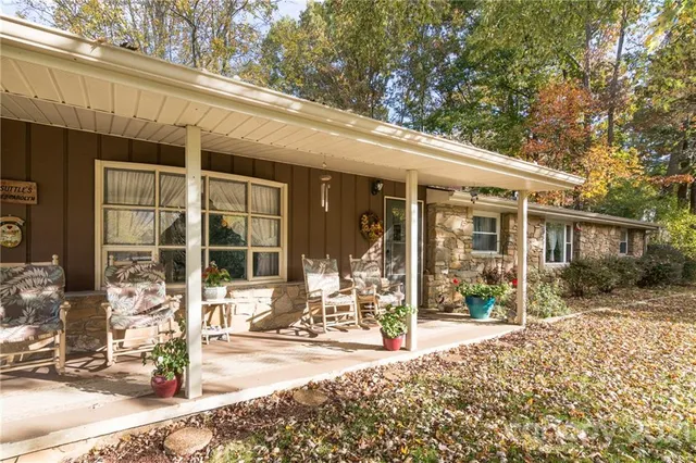 $550,000 | 1996 Highway 70, Swannanoa, NC 28778