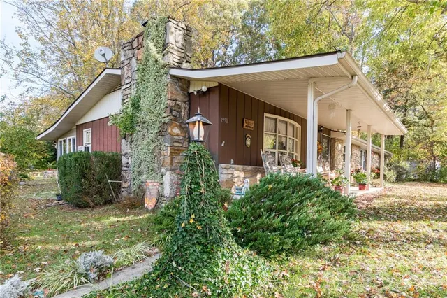 $550,000 | 1996 Highway 70, Swannanoa, NC 28778