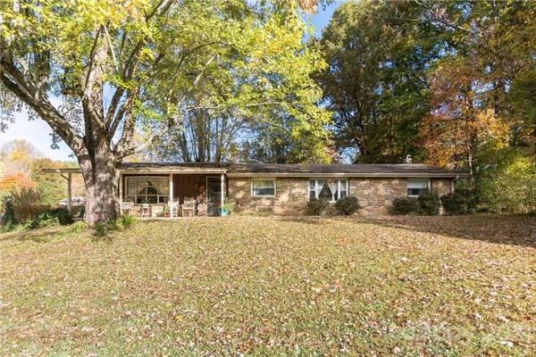 $550,000 | 1996 Highway 70, Swannanoa, NC 28778