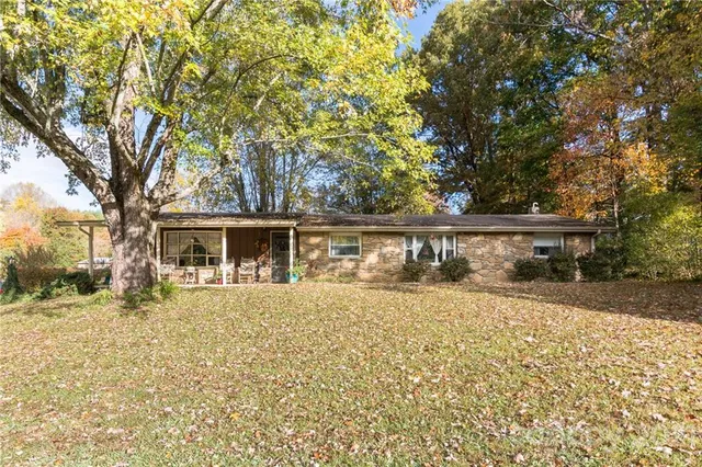 $550,000 | 1996 Highway 70, Swannanoa, NC 28778